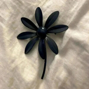 Genuine vintage Daisy age mod 1960s pin